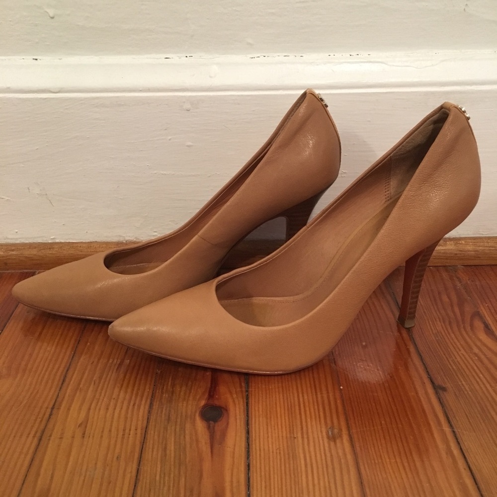 Vintage Tan Coach Pointed Toe Heels - size 7.5